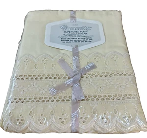 WAMSUTTA 2 PILLOWCASES SET COTTON CREAM EYELET SCALLOPED Trim Border - Picture 1 of 2