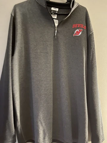 NHL New Jersey Devils Mens Long Sleeve Sweater XL Gray 1/4 zip New Collared Cover