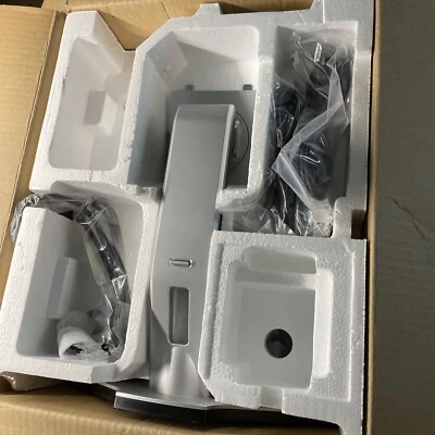 Dell 1708FP 0FP816 0PM372 0F534H 17" Ultrasharp 1280x1024 DVI VGA LCD Monitor - Image 1 of 4