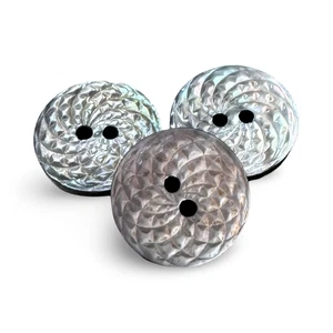 grau Schimmernde Perlmuttknöpfe 2 Loch mit Muster (5 Stück) - Bild 1 von 3