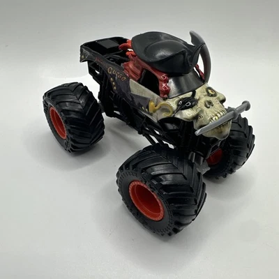 Monster Jam Monster Truck PIRATE'S CURSE 1:64 - Изображение 1 из 4