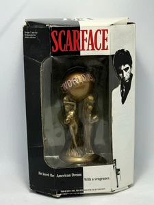 Mezco Toyz Scarface The "World Is Yours" Gold Statue Sammlerstück - Bild 1 von 6