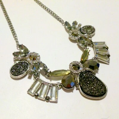 Colar New York and Co prata tom strass e declaração drusa - Imagem 1 de 4