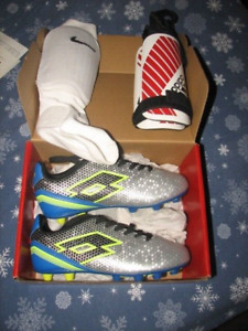 Boys size 13w lotto spectrum elite soccer cleats and shin pads