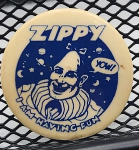 Zippy The Pinhead Vintage Pinback "I am Having Fun, YOW!" Moons Stars Planets  - Picture 1 of 2
