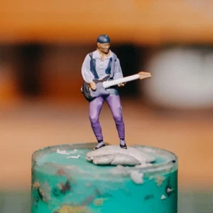 Miniature Street Musician Figure v.2 (1/87) Diorama Prop No Preiser Style GIFT - Picture 1 of 11