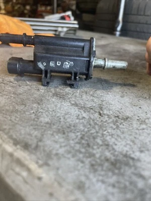 Válvula de purga de bote de vapor para Chevrolet Colorado GMC Canyon 2004-2012 12597341 Foto 1 de 4