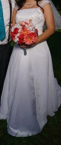 Floor length used wedding dresses size 6 - Picture 1 of 8