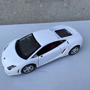 Lamborghini Gallardo LP 560-4 White  1/24 Diecast Model Car MAISTO 01035 Fre Shp