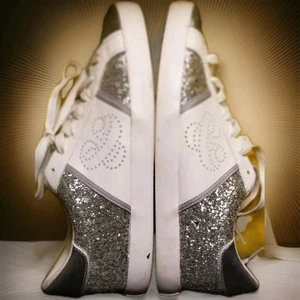 Zapatillas Tenis Sam and Libby Sparkle, Plateadas y Blancas, Talla 10 - Imagen 1 de 6
