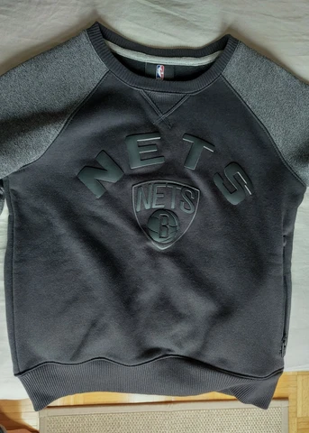 Officially Licensed Brooklyn Nets sweatshirt (Youth S) Cover