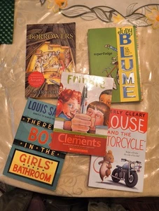 Lot Of 5 Books Borrowers, Frindle, Mouse And Motorcycle Superfudge Etc - Picture 1 of 1