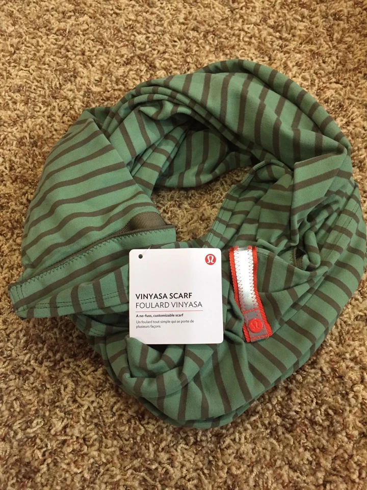 Bufanda Lululemon Vinyasa a rayas verdes nueva con etiquetas Foto 1 de 1