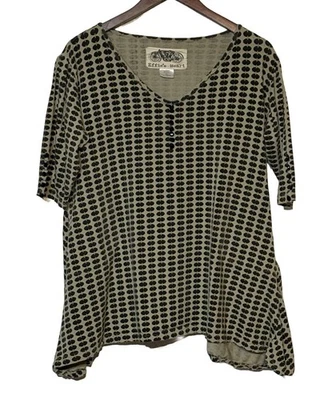 Top túnica Effie’s Heart 2X dobladillo mordida de tiburón estampado de puntos negros Foto 1 de 3