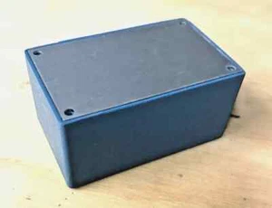 NEW POMONA 2417 ALUMINUM DIE CAST EMI SHIELDED PROJECT BOX 2.25" X 1.38" X 1.0" - Zdjęcie 1 z 2
