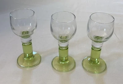 Copos de licor Bormioli Rocco Limoncino - Conjunto de 3 feitos com urânio - Imagem 1 de 4