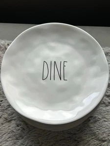 8 weiße Rae Dunn Artisan Kollektion von Magenta Melamin SPEISE Essteller 10" - Bild 1 von 3