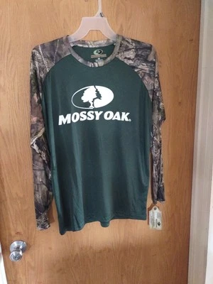 Men’s Mossy Oak Long Sleeve Shirt Size Medium, Camo Sleeves - Image 1 of 4