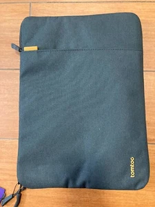Funda protectora para computadora portátil/tableta Tomtoc 360 13"" X 10"" - negra - a13-CO2D - Imagen 1 de 4