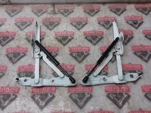 2010-2015 Chevrolet Camaro SS OEM LH RH Decklid Trunk Hinges & Shocks White - Bild 1 von 3