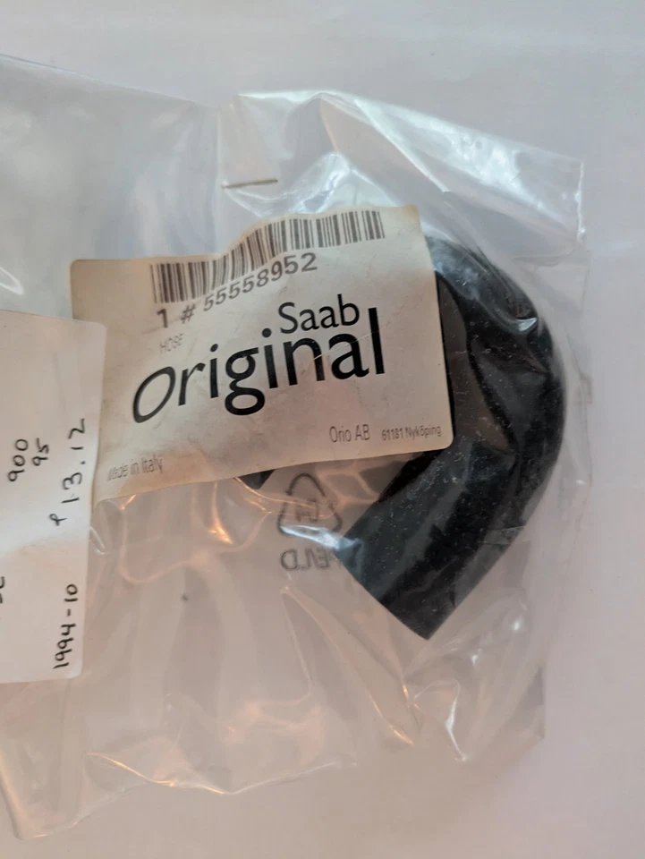 SAAB 55558952 Nuevo NOS Genuino OEM Codo de Manguera - Salida de Bomba de Agua 9-3 9-5 900NG Foto 1 de 2