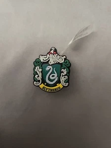 Jibbitz Crocs Shoe Charm: Harry Potter Slytherin Coat Of Arms NWT - Picture 1 of 2
