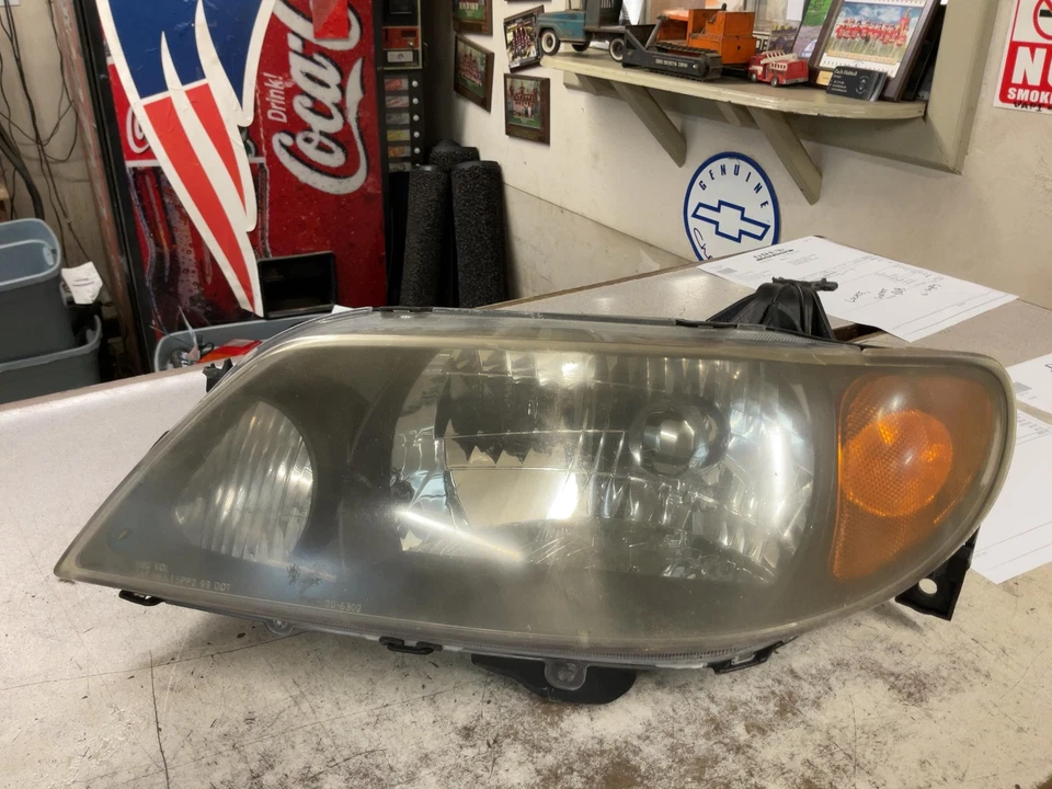 Headlamp Assembly MAZDA PROTEGE Left 01 02 03 LH LIGHT *BROKEN MOUNT SEE PIC* - Изображение 1 из 4