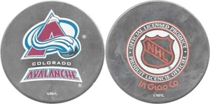 COLORADO AVALANCHA OFICIAL ANTIGUO DISCO DE RECUERDO DE HOCKEY DE LA NHL #2 - Imagen 1 de 1