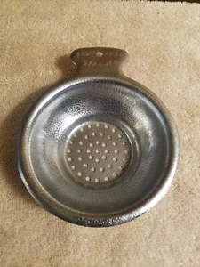Vintage FRUCHTSAFTSIEB Küche Bar Strukturiert Gehämmert Metall 4" + Griff EUC - Bild 1 von 3