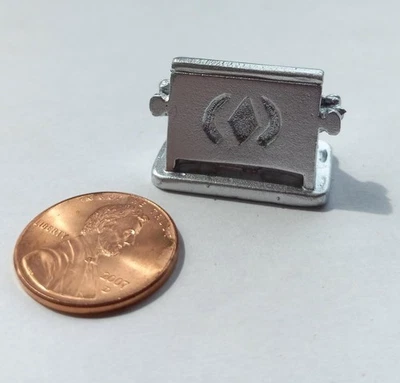 Miniature Dollhouse  Vintage Styles Toaster, Opens on the Sides 5/8" H X 1" Wide - Изображение 1 из 4