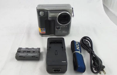 Sony Mavica MVC-FD7 Floppy Disk Digital camera - 10x Zoom - Image 1 of 3