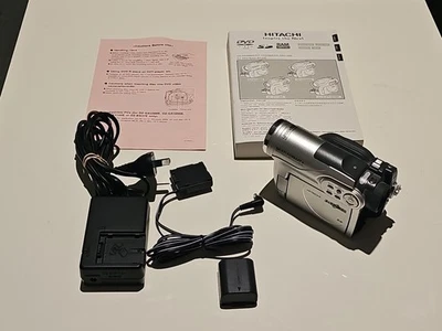 Hitachi Video Camera  Mini Disk CAM DZ-BX35E Camcorder DVD Works (Read Desc) - Image 1 of 4