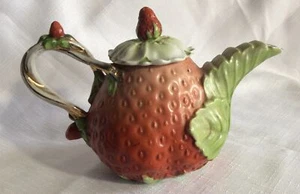 Vintage Royal Bayreuth Red Strawberry-Gold Handled Teapot - Picture 1 of 12