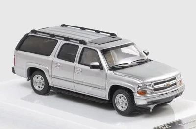 CHEVROLET Suburban - with black base  - silver - MK 1:64 - Immagine 1 di 4