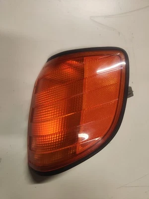 MB Mercedes S klass W140 Front Left Turn Indicator Light Bosch OEM 1305233932 - Image 1 of 4