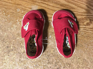 SNOOPY FOOTWEAR RED BABY/TODDLER SHOES SIZE 1M 2M MADE IN TAIWAN / WRONGWAY052