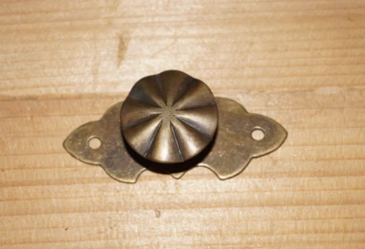 Möbelknopf  mit Rosette, Oberfläche Messing-Antik Durchmesser 30 mm - Bild 1 von 4