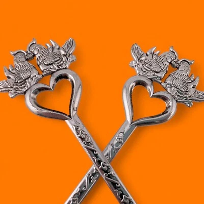 PALITOS DE PELO PLATEADOS LOVE BIRDS Kanzashi moño alfileres corazón de San Valentín gótico 1 PAR G6 Foto 1 de 4