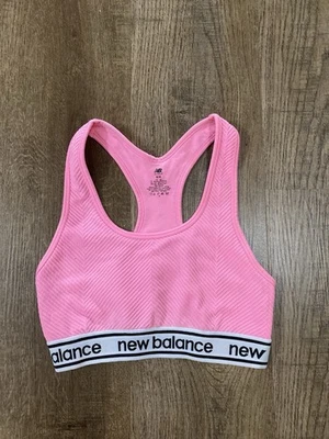 Sujetador deportivo New Balance Hot Pink Logo soporte medio talla mediana Foto 1 de 4