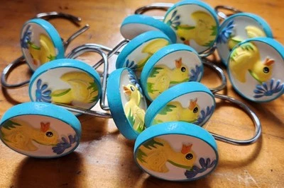 Ganchos para cortina de ducha de baño 12 patos amarillos con adornos azules  Foto 1 de 3
