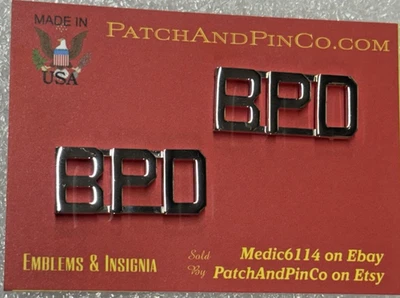 Par de prendedores insignia de latón cuello uniforme BPD plateado Departamento de Policía de Boston Foto 1 de 2