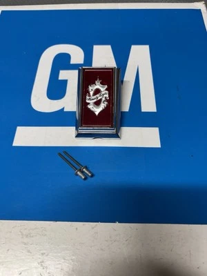Oldsmobile Emblem 98 Trunk Lock Cover Emblem Vintage GM NOS Ninety Eight Foto 1 de 4