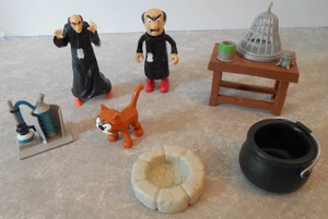 MEGA BLOKS, THE SMURFS, GARGAMEL ASSORTED PARTS & PIECES, 2 FIGURES + CAT!! - Picture 1 of 2