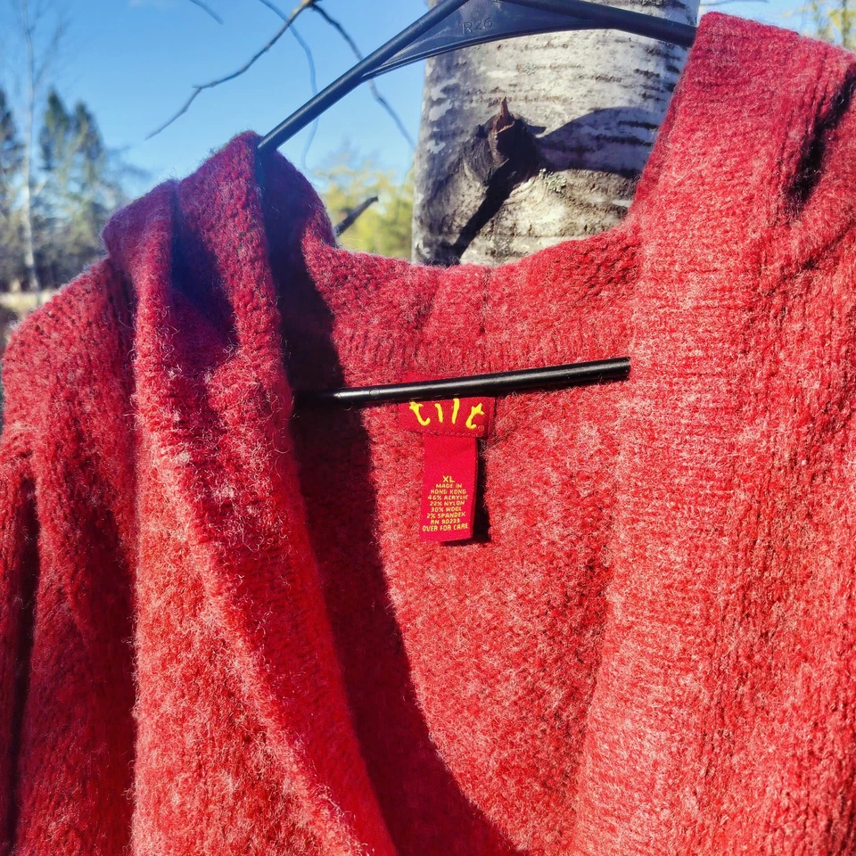 Suéter Tilt XL Mezcla de Lana Deble Con Capucha Cierre Magnético Rojo Carmesí Difuso Acogedor Foto 1 de 4