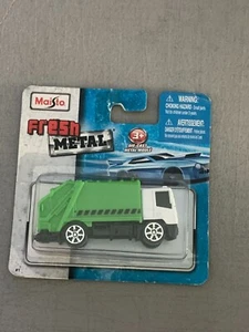 GARBAGE TRUCK - GREEN - 2010 Maisto Fresh Metal 1/64 - NEW - Picture 1 of 2