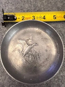 Vintage handgeschmiedete Aluminium Schale mit Gänsen im Flug, ca. 50er Jahre, 1 einzelne - Bild 1 von 12