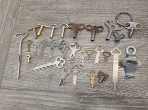 Vintage Keys Specialty Flat Skating Music box clock+ 28 piece - Picture 1 of 16