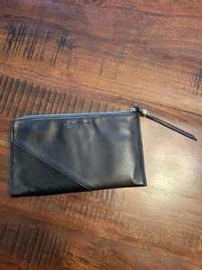 Cartera de viaje Diane Von Furstenberg dorada con cremallera alrededor de cuero negro y piel real - Imagen 1 de 13