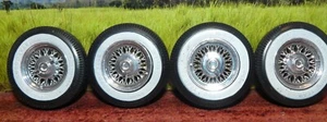 Ruedas de alambre cromado 1/18 (DS) con neumáticos de pared blancos anchos para tu diorama - Imagen 1 de 5