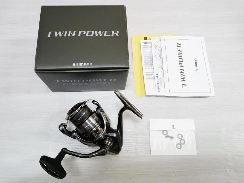 Shimano 24 TWIN POWER C3000MHG Spinning Reel New in Box - Image 1 of 1